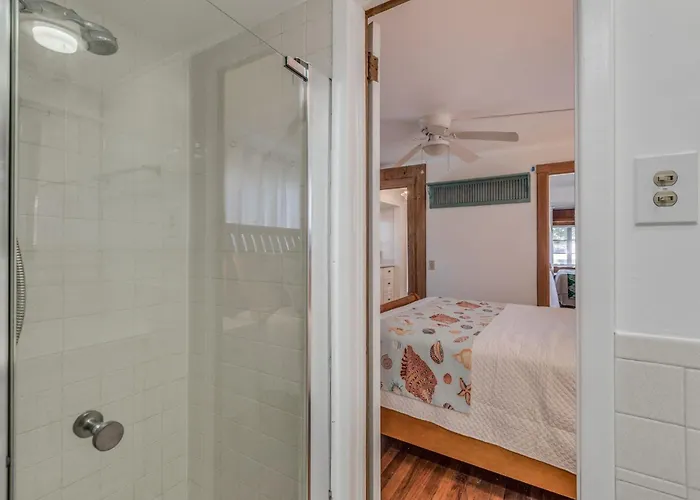 Coastal Escape - Indian Rocks Holiday home *