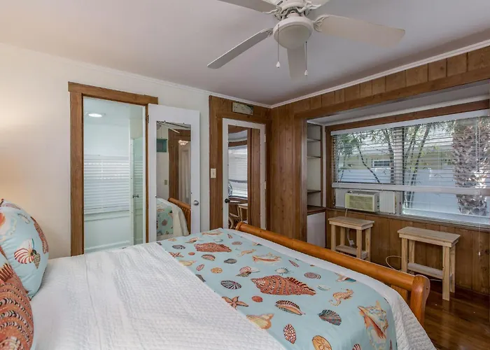 Coastal Escape - Indian Rocks Holiday home *