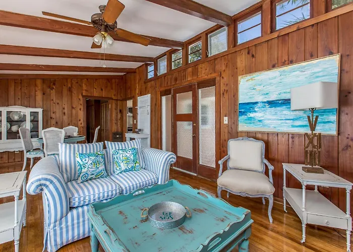 Coastal Escape - Indian Rocks Holiday home *