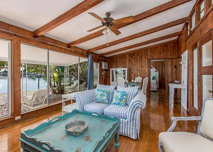 Coastal Escape - Indian Rocks Holiday home *